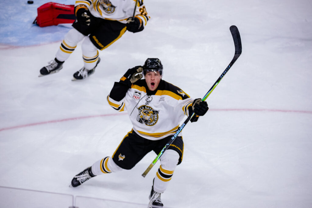 gamblers-complete-the-weekend-split-against-the-waterloo-black-hawks